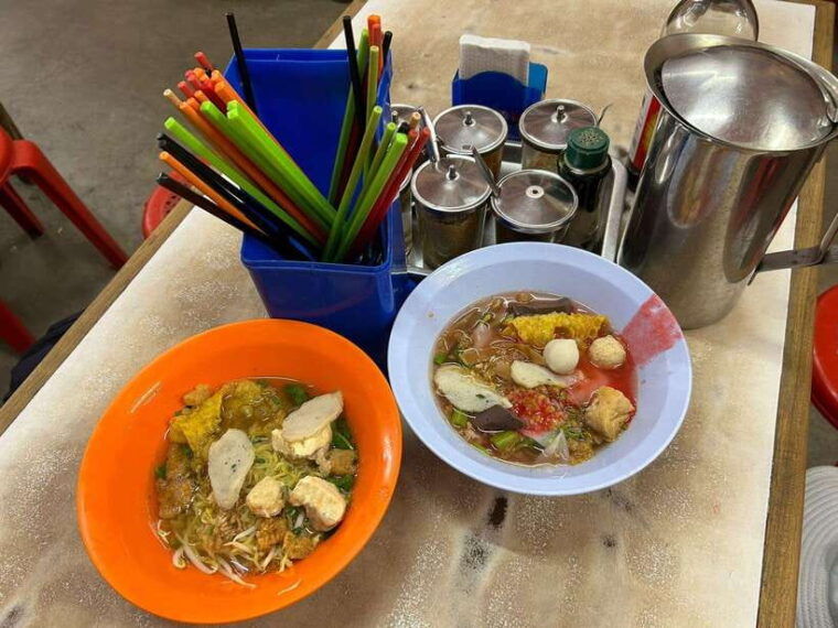 chiang-mai-old-city-local-market-local-food-tour