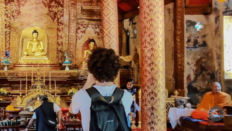 chiang-mai-old-city-temples-meet-local-monk-small-group