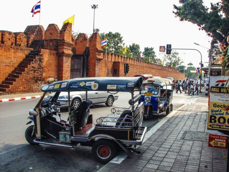 chiang-mai-private-tuk-tuk-tour-of-city-temples-with-pickup