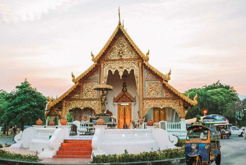 chiang-mai-private-tuk-tuk-tour-of-city-temples-with-pickup