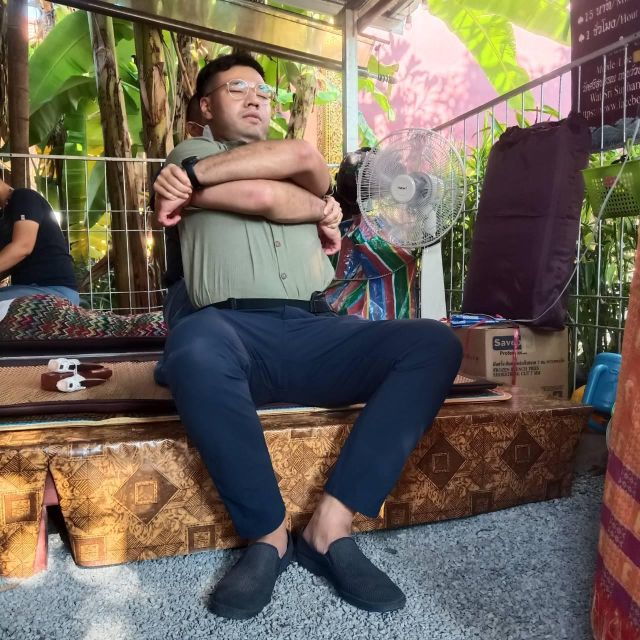 chiang-mai-silver-craftwork-temple-tour-with-monk-meeting