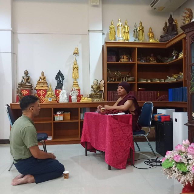 chiang-mai-silver-craftwork-temple-tour-with-monk-meeting