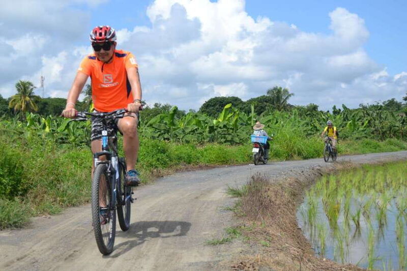 chiang-mai-sticky-waterfall-lake-kayak-and-cycling-tour