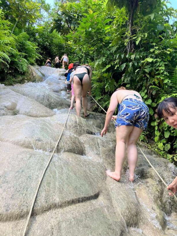 chiang-mai-sticky-waterfall-scenic-loop-unseen-lake-temple