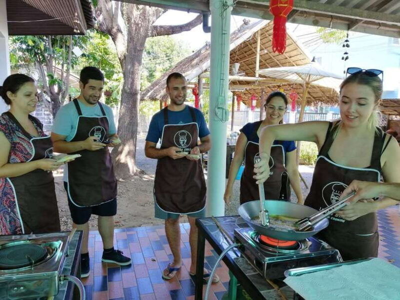 chiang-mai-thai-cooking-and-market-tour-with-lanna-smile