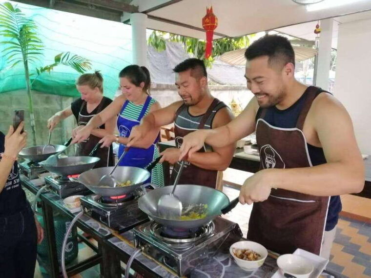 chiang-mai-thai-cooking-and-market-tour-with-lanna-smile