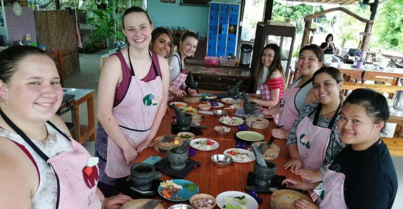 chiang-mai-thai-cooking-in-farm-with-a-local-train-trip