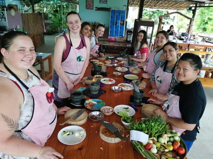 chiang-mai-thai-cooking-in-farm-with-a-local-train-trip