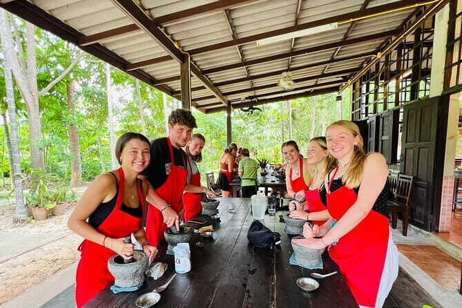 Chiang Mai Thai Cooking Organic Farm with Local Market Tour - What Makes This Tour Stand Out?