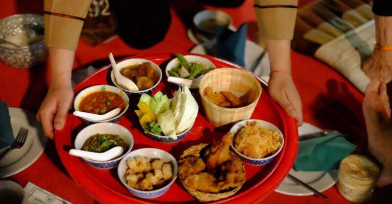 chiang-mai-traditional-khan-toke-meal-cultural-performance
