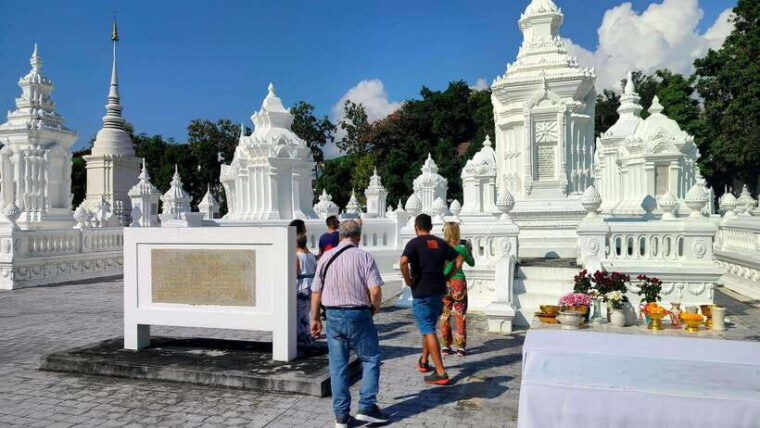 chiang-mai-tuk-tuk-evening-tour-with-temples-street-foods