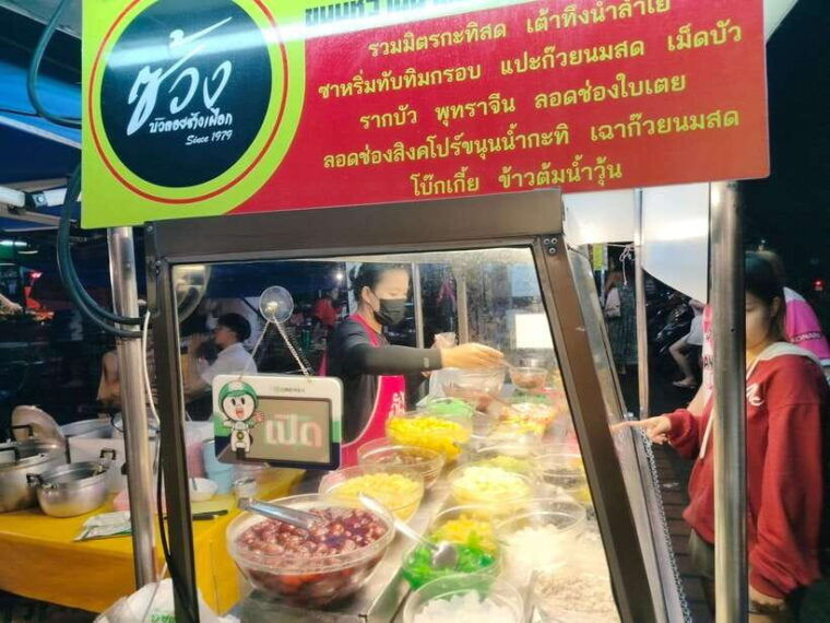 chiang-mai-tuk-tuk-evening-tour-with-temples-street-foods