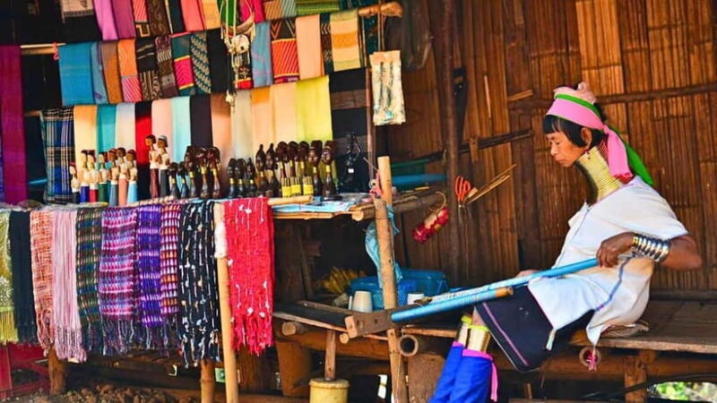 Chiang Mai : White and Blue Temples and Lalita Cafe - FAQs