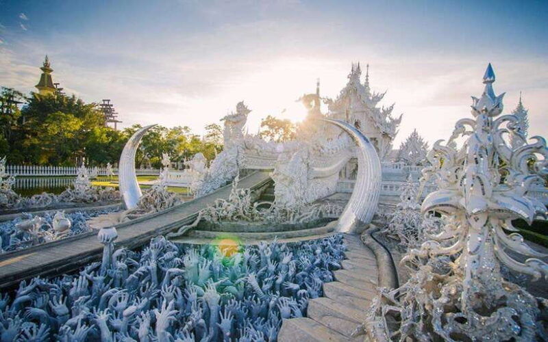 chiang-mai-white-blue-big-buddha-temples-in-chiang-rai