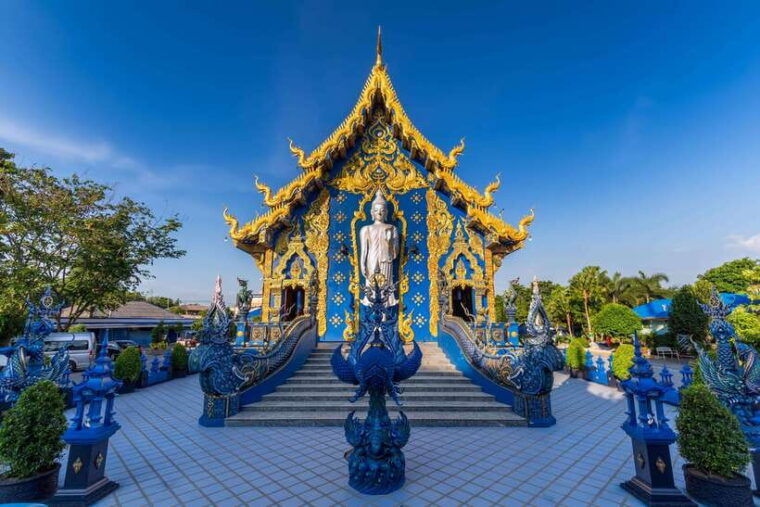 chiang-mai-white-blue-red-temples-tour-with-lalitta-cafe