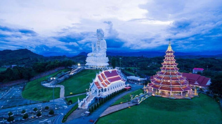 chiang-mai-white-blue-red-temples-tour-with-lalitta-cafe