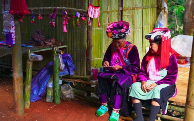 Chiang Mai: White & Blue Temples, Black House & Hill Tribes - Key Points