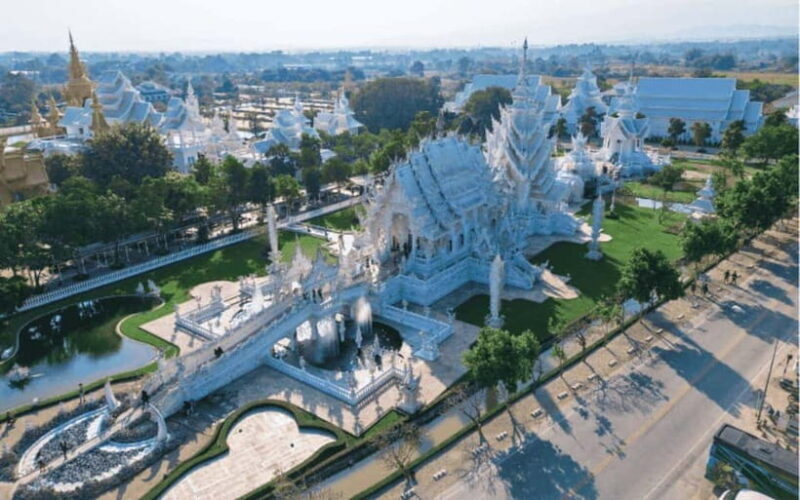 Chiang Mai: White & Blue Temples, Black House & Hill Tribes - Lunch and the Final Stops