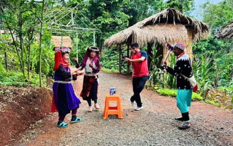 Chiang Mai: White & Blue Temples, Black House & Hill Tribes - Why This Tour Offers Good Value