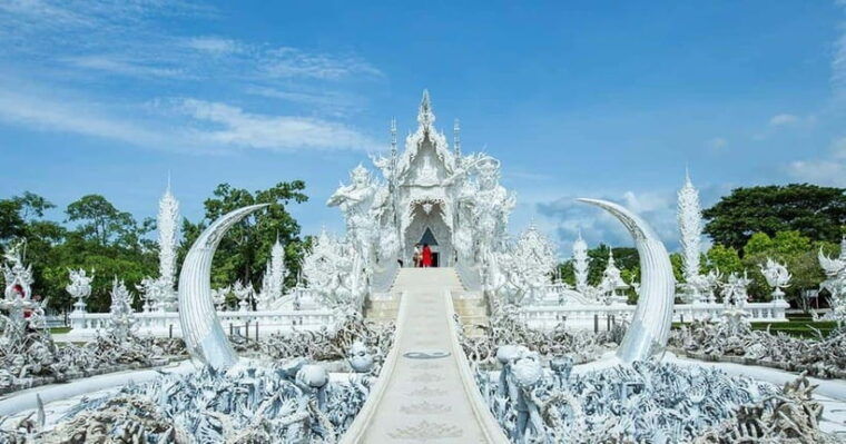 chiang-mai-white-temple-golden-triangle-boat-tour