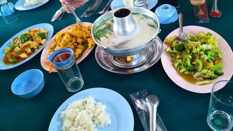 chiang-maidoi-inthanon-national-park-hike-at-kew-mae-pan