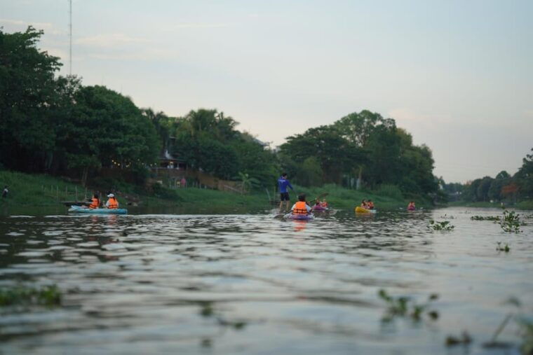 chiang-maiexplore-kayaking-through-mae-ping-river-on-sunset