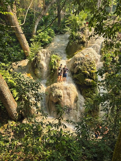 chiang-maisticky-watefall-private-tour-with-lunch
