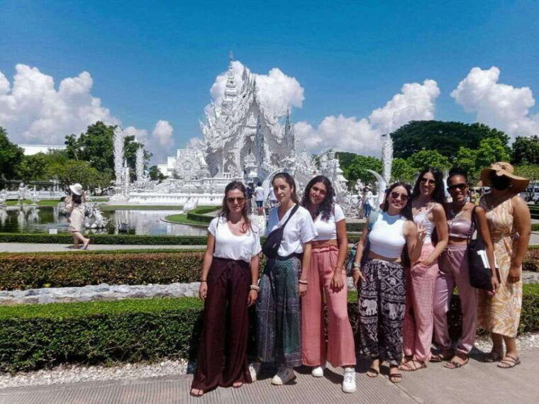 chiang-rai-2-temples-white-and-blue-black-house-museum