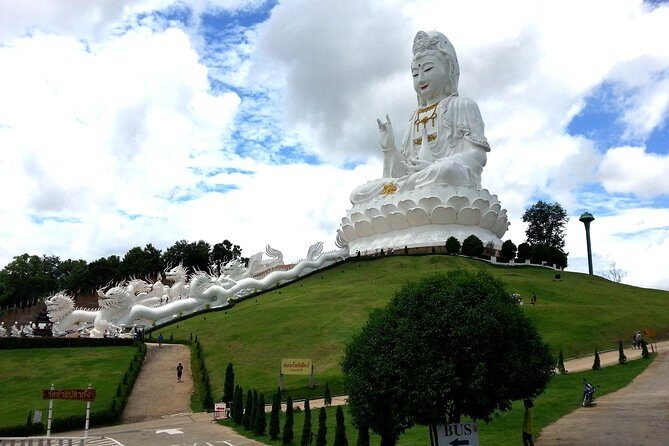 Chiang Rai food & night market walking tour with local host - The Itinerary in Detail: What to Expect