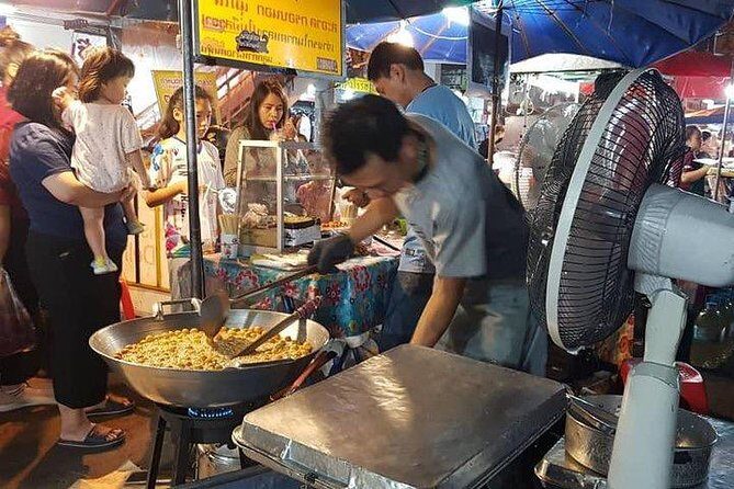 Chiang Rai Food & Night Market Walking Tour with Local Host - Authentic Food and Sightseeing Experiences