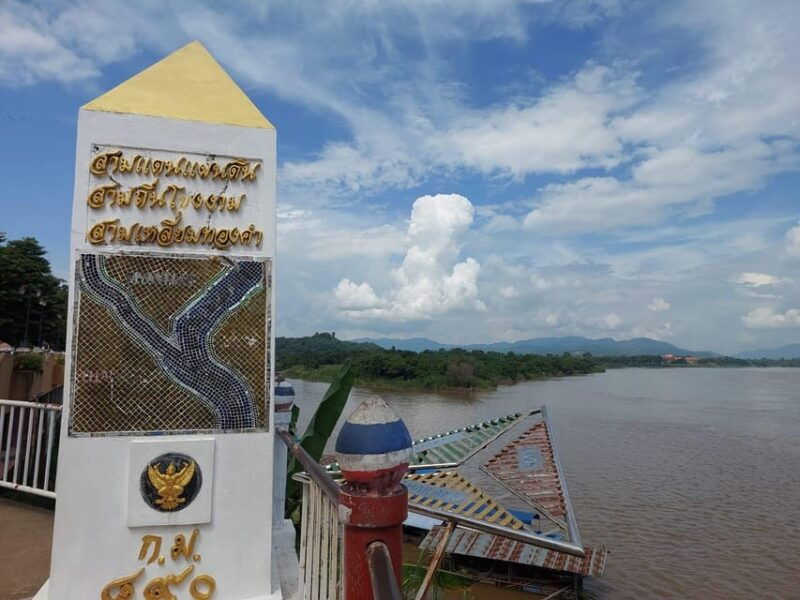 chiang-rai-temple-treasures-popular-sightseeings-buffet