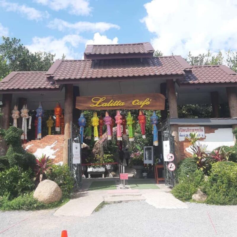 Chiang Rai: Temples Trip with Sang Kaew and Lalitta Cafe - Visiting Lalitta Cafe: A Fairy Tale Spot