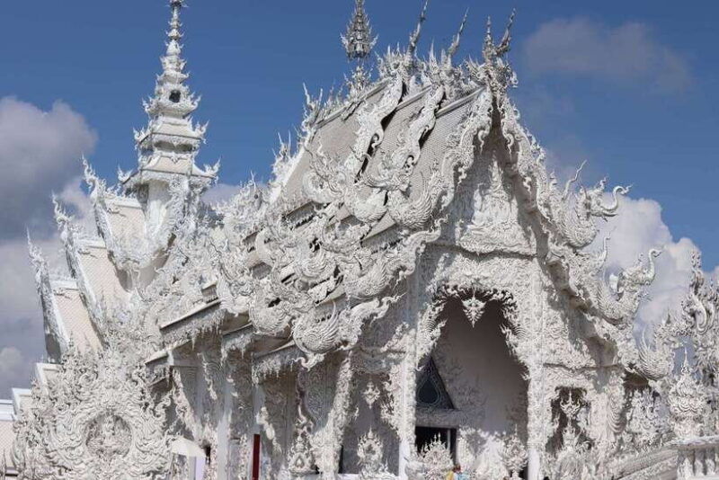 chiang-rai-temples-trip-with-sang-kaew-and-lalitta-cafe