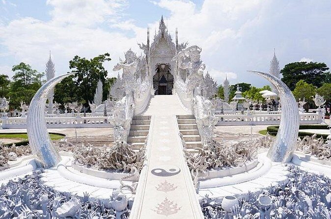 Chiang Rai White and Black and Blue Temple - FAQ