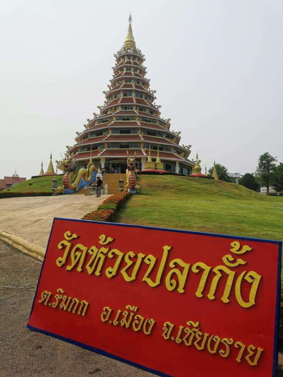 chiang-rai-white-blue-red-temples-long-neck-tour