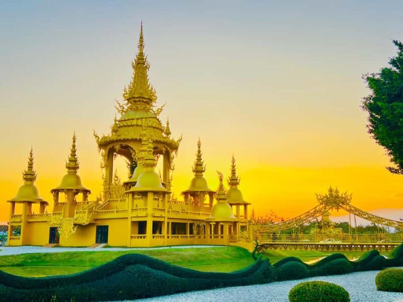 Chiang Rai:Private Transfer to Chiang Mai with Temples Visit - Exploring the Temples: A Visual and Artistic Feast