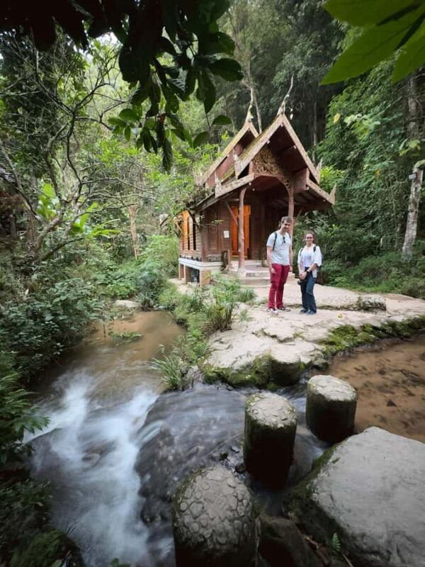 Chiangmai : Sky Pagodas in Lampang , Mae Kampong & more. - Common Questions