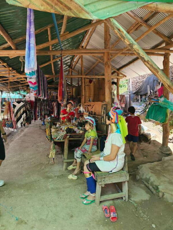 chiangmai-sticky-waterfall-long-neck-karen-village