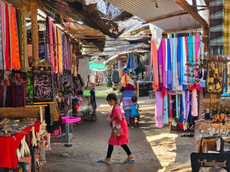 chiangmai-sticky-waterfall-long-neck-karen-village