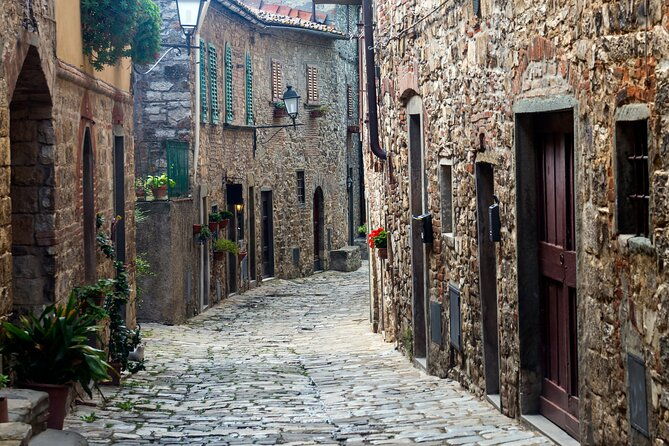 chianti-region-and-san-gimignano-including-wine-tasting-and-light-lunch