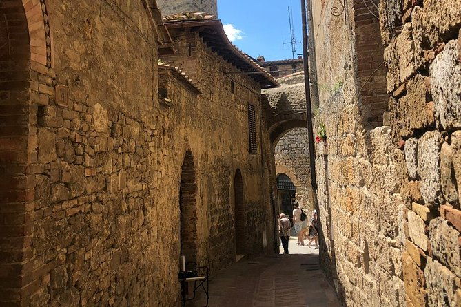 chianti-region-and-san-gimignano-including-wine-tasting-and-light-lunch