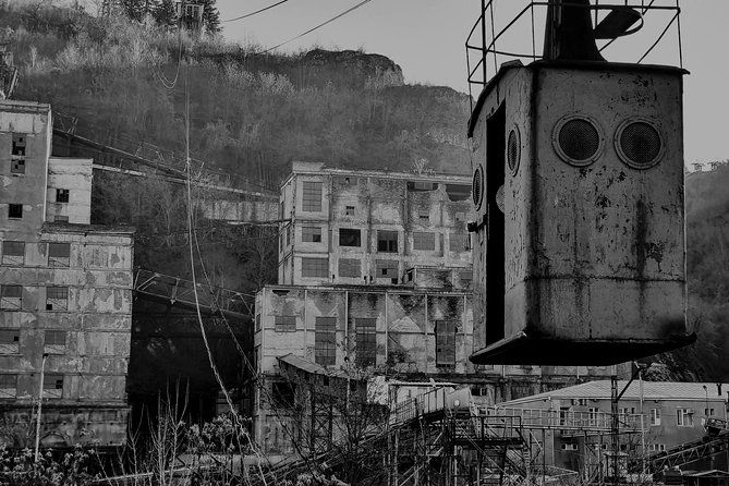 chiatura-soviet-past-in-the-present-katskhi-pillar-2