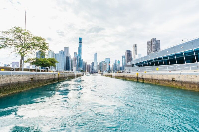 chicago-1-5-hour-lake-and-river-architecture-cruise
