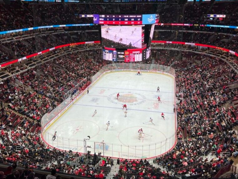 chicago-chicago-blackhawks-nhl-game-ticket-at-united-center
