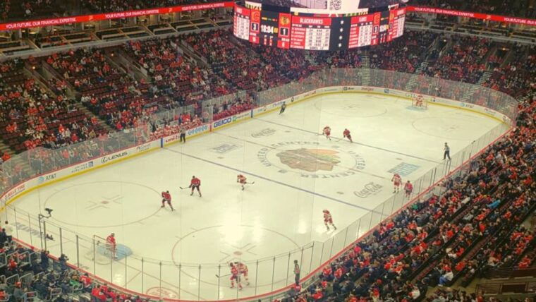chicago-chicago-blackhawks-nhl-game-ticket-at-united-center