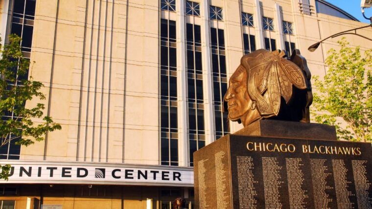 chicago-chicago-blackhawks-nhl-game-ticket-at-united-center