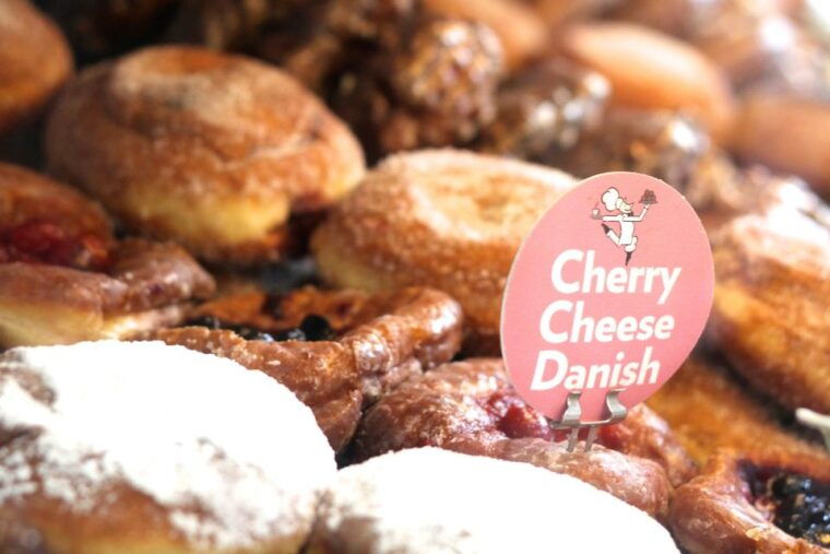 chicago-downtown-donut-tour-with-tastings