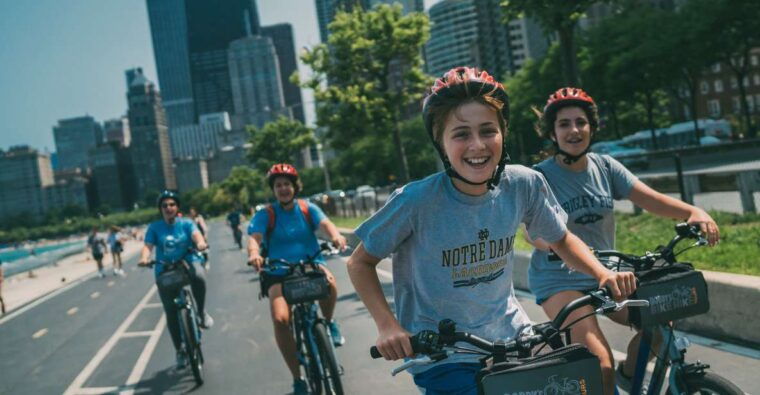chicago-downtown-family-food-tour-by-bike-with-sightseeing