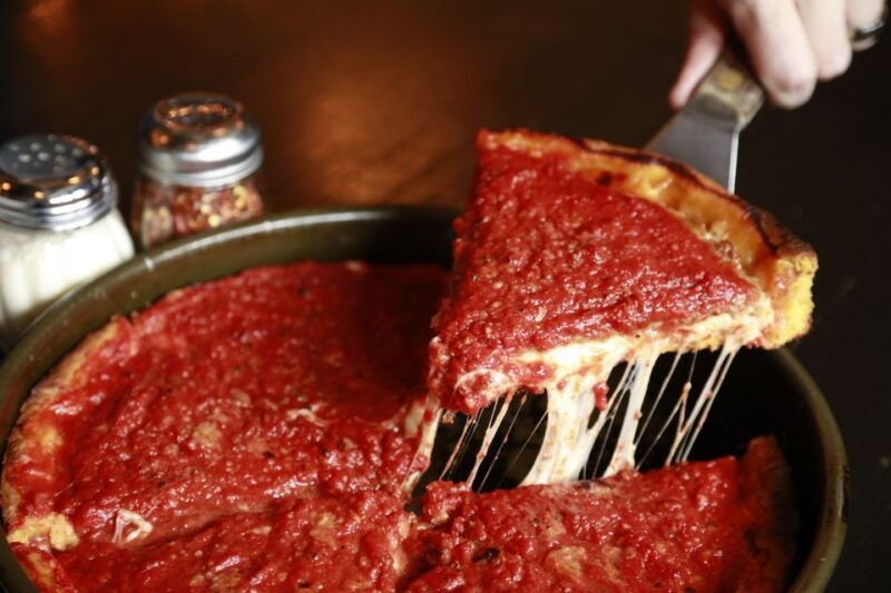 chicago-downtown-pizza-guided-walking-tour-with-tastings