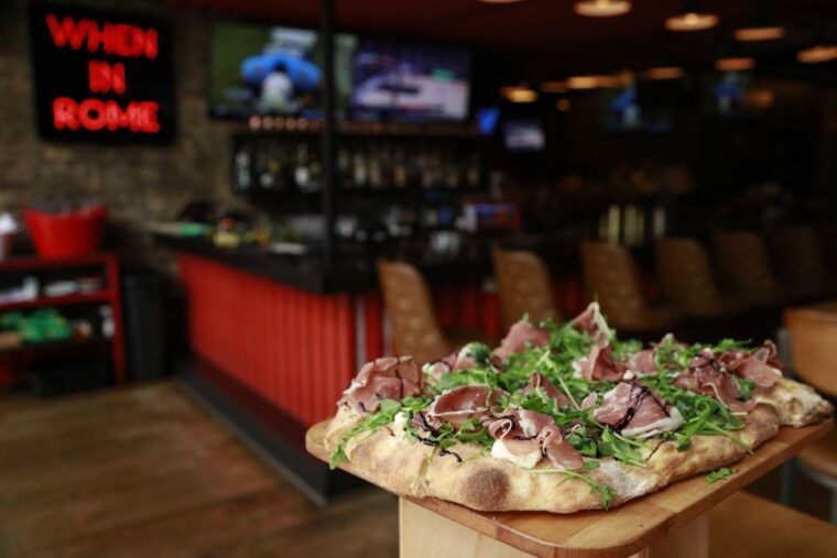 chicago-downtown-pizza-guided-walking-tour-with-tastings
